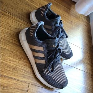 Adidas swift run SIZE 6